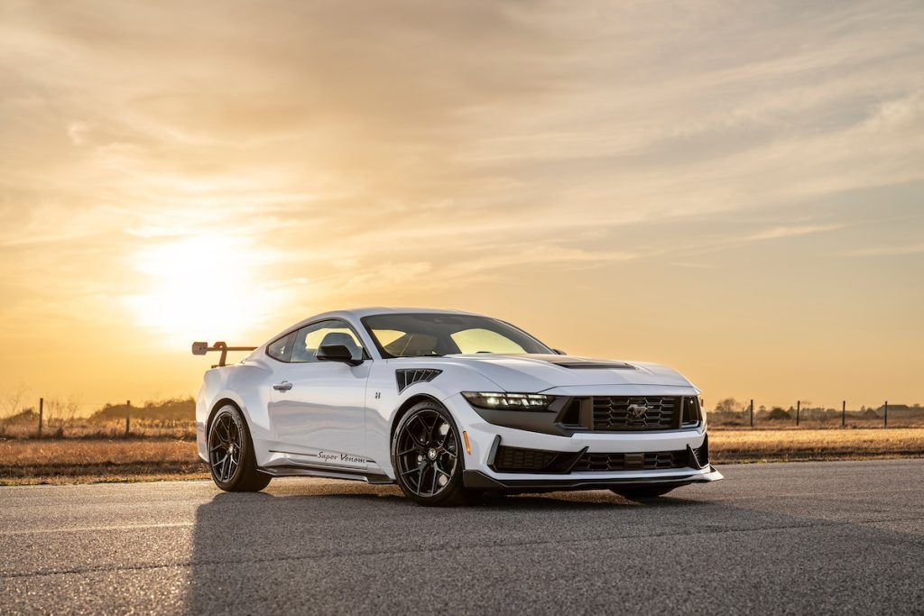 Hennessey SUPER VENOM Mustang Dark Horse