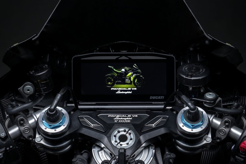 Ducati Panigale V4 Lamborghini clubforman.com 13