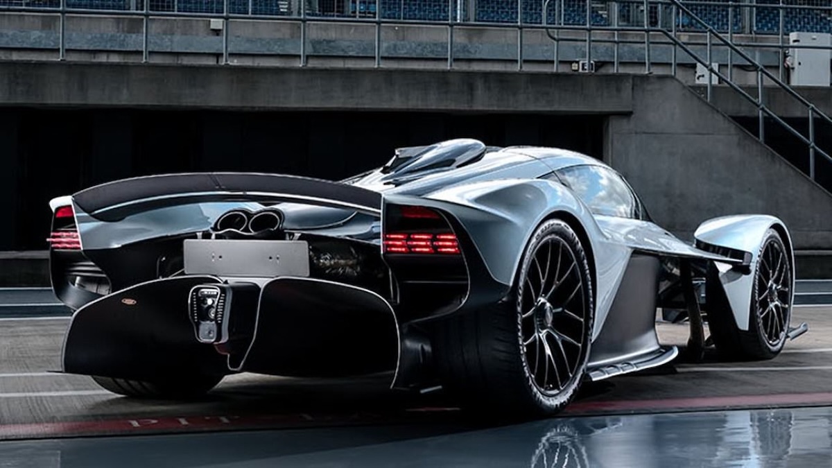 Aston Martin Valkyrie clubforman.com 2