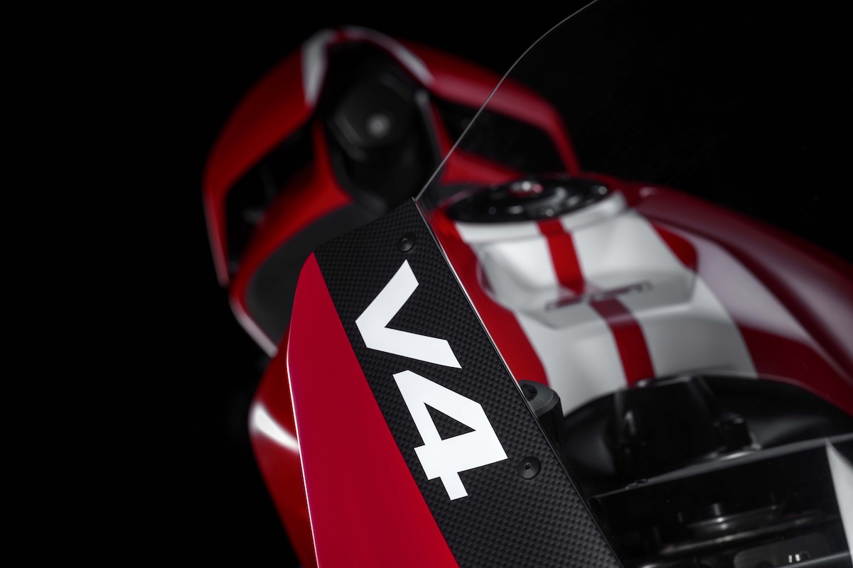 Superleggera V4 Centenario clubforman.com1