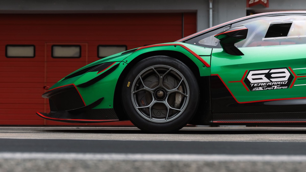 Lamborghini Temerario Super Trofeo front wheel and side livery detail with TEMERARIO Super Trofeo branding