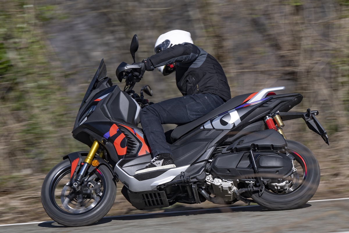 Aprilia SR GT 400
