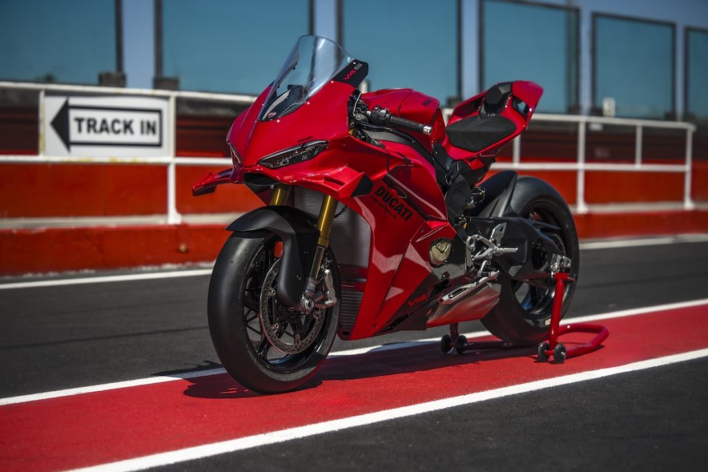 2027 Ducati Panigale V4 clubforman.com1